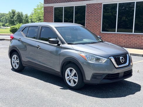 Used 2020 Nissan Kicks S FWD image 8