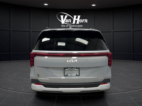 Used 2025 Kia Carnival EX FWD image 6