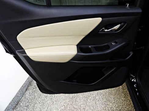 Used 2022 Chevrolet Traverse LS w/ Midnight/Sport Edition FWD image 9