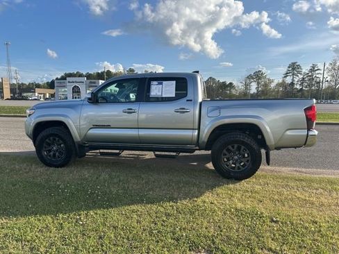 Used 2023 Toyota Tacoma SR5 RWD image 9
