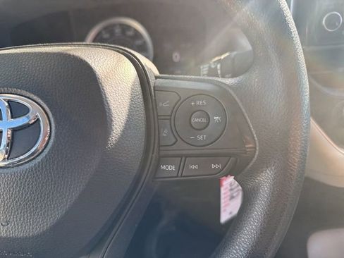 Used 2021 Toyota Corolla LE image 12