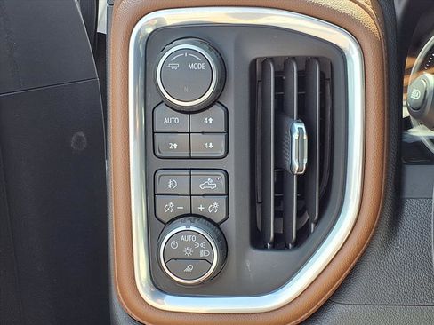 Used 2022 Chevrolet Silverado 1500 High Country image 13