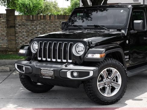Used 2022 Jeep Wrangler Unlimited Sahara AWD/4WD image 13