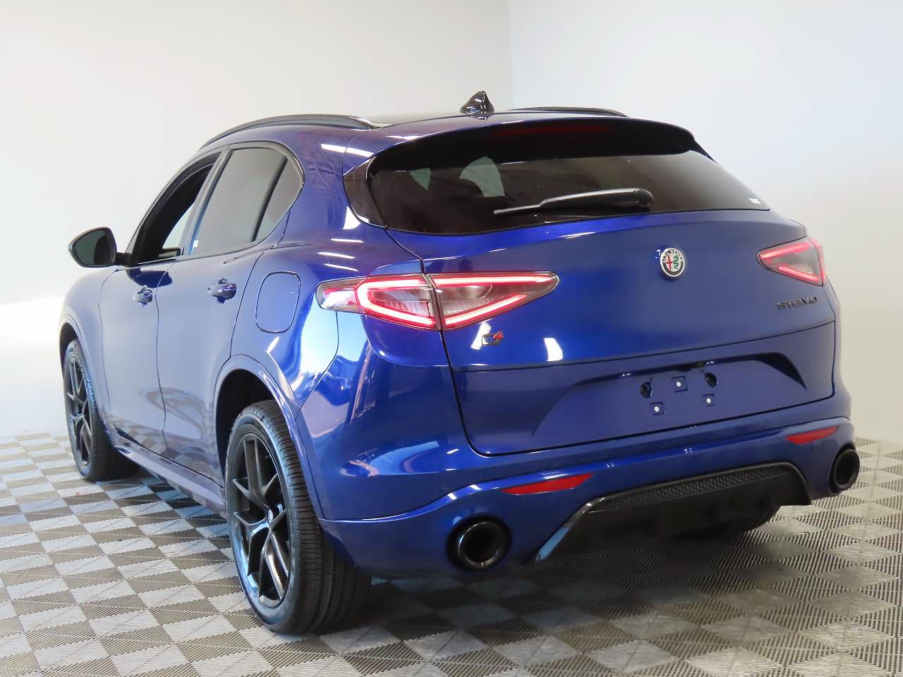 Used 2021 Alfa Romeo Stelvio Ti Sport AWD/4WD image 3