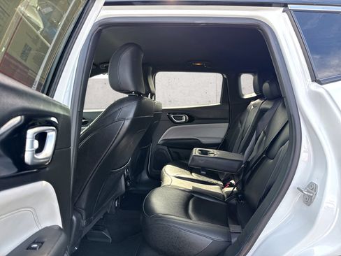 Used 2025 Jeep Compass Limited AWD/4WD image 9