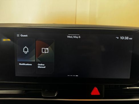 Used 2025 Kia Carnival FWD image 32