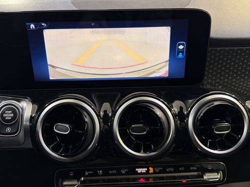 Used 2025 Mercedes-Benz GLB 250 image 17