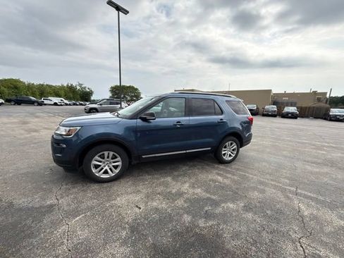 Used 2019 Ford Explorer XLT w/ Equipment Group 202A AWD/4WD image 13