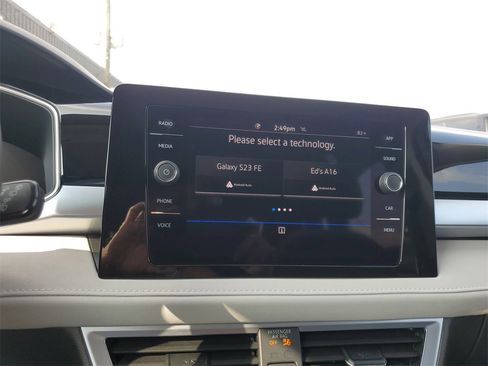 Used 2025 Volkswagen Taos SE image 16