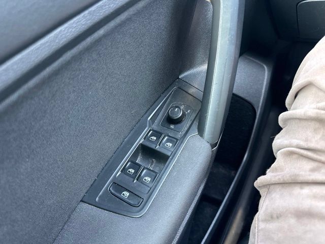 Used 2019 Volkswagen Tiguan S FWD image 39