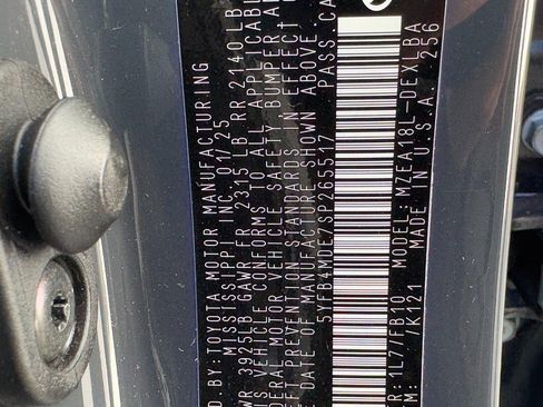 Used 2025 Toyota Corolla LE image 23