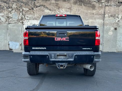 Used 2017 GMC Sierra 2500 Denali w/ Duramax Plus Package AWD/4WD image 9