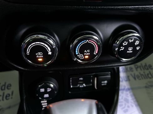 Used 2016 Jeep Renegade Trailhawk AWD/4WD image 23