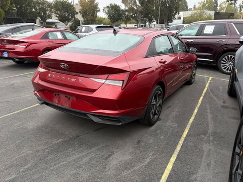 Used 2023 Hyundai Elantra SEL w/ Convenience Package FWD image 3