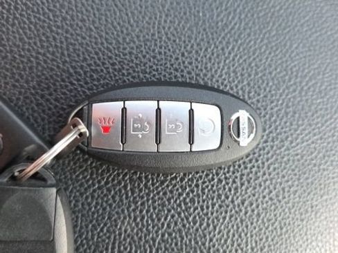 Used 2021 Nissan Titan SV w/ SV Convenience Package AWD/4WD image 15