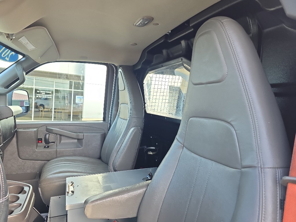Used 2017 Chevrolet Express 2500 RWD image 16