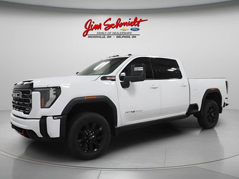 Used 2025 GMC Sierra 2500 AT4 w/ AT4 Premium Plus Package AWD/4WD image 2
