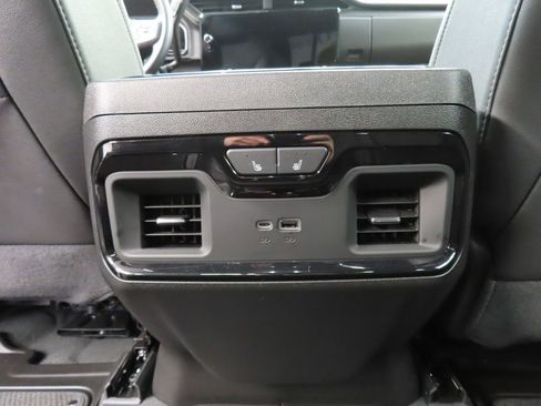 Used 2025 GMC Sierra 2500 AT4 image 11