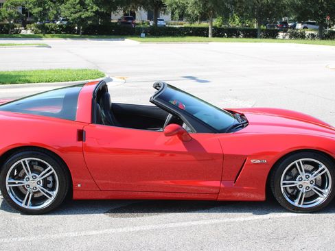 Used 2007 Chevrolet Corvette Coupe w/ Performance Package RWD image 24