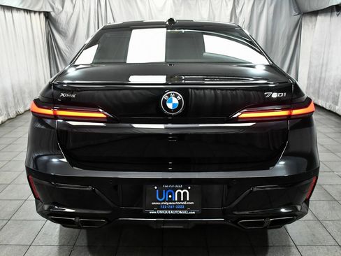 Used 2025 BMW 760i xDrive image 5