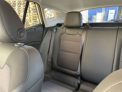 Used 2025 Chevrolet Trax LT image 38