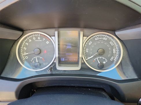 Used 2017 Toyota Tacoma SR5 w/ Tow Package image 21