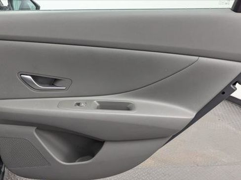 Used 2024 Hyundai Elantra SE FWD image 19