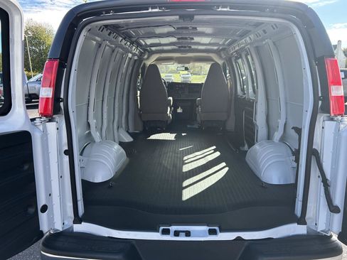 New 2025 Chevrolet Express 2500 w/ Driver Convenience Package RWD image 31