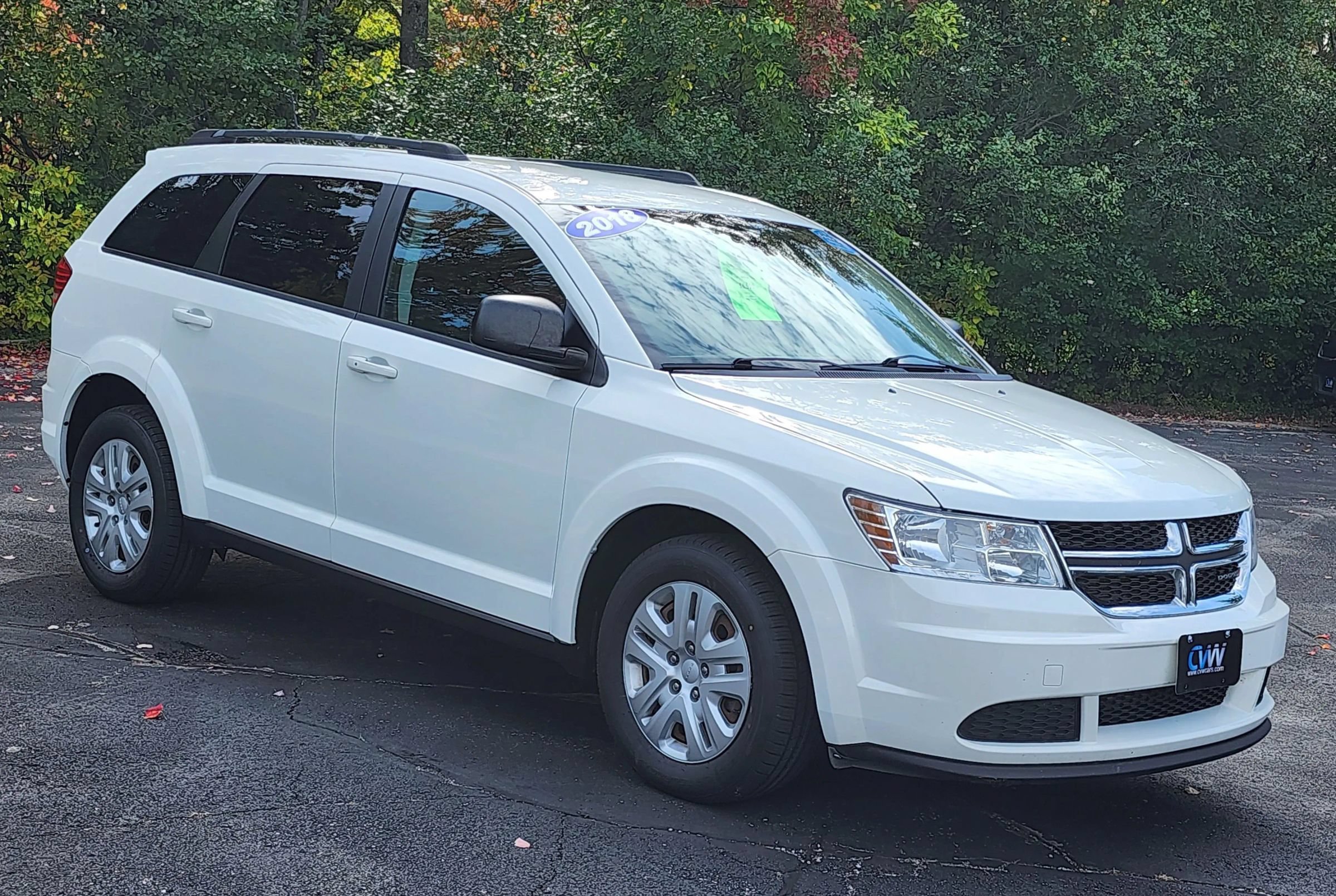 Used 2018 Dodge Journey SE w/ Connectivity Group FWD image 2