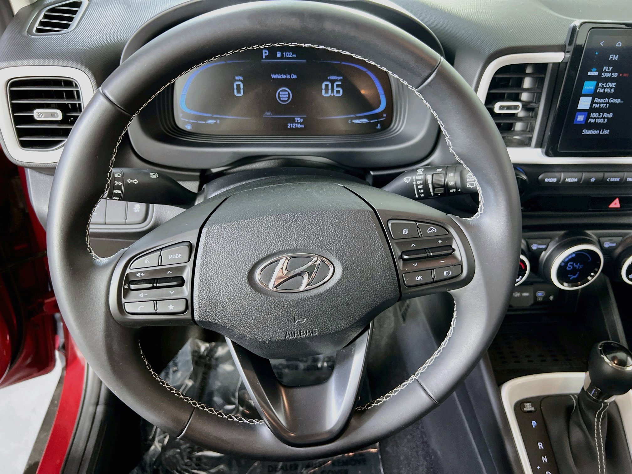 Used 2024 Hyundai Venue Limited FWD image 11