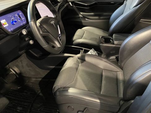 Used 2018 Tesla Model X 75D image 11