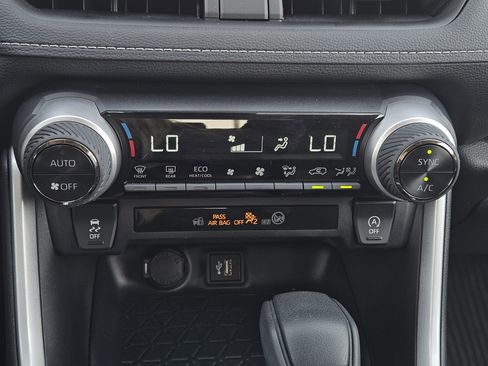 Certified 2024 Toyota RAV4 XLE w/ Convenience Package image 18