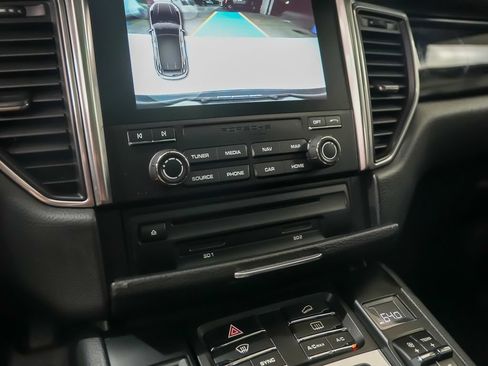 Used 2018 Porsche Macan AWD/4WD image 31