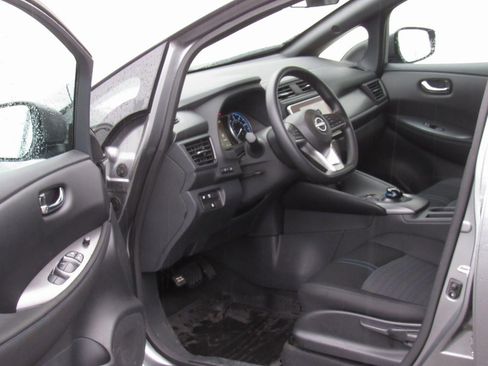 Used 2023 Nissan Leaf S image 8