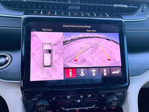 Used 2025 Jeep Grand Cherokee Limited w/ Luxury Tech Group II RWD image 23