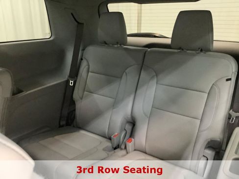 Used 2023 GMC Acadia SLT w/ Technology Package AWD/4WD image 25