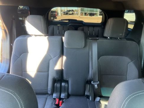 Used 2018 Ford Explorer XLT image 32