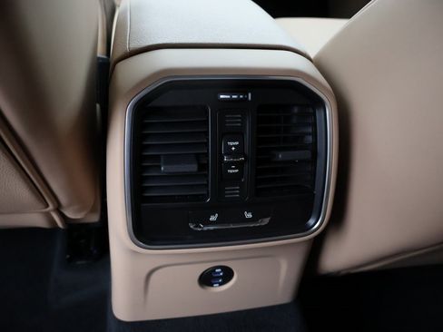 New 2026 Porsche Macan image 21