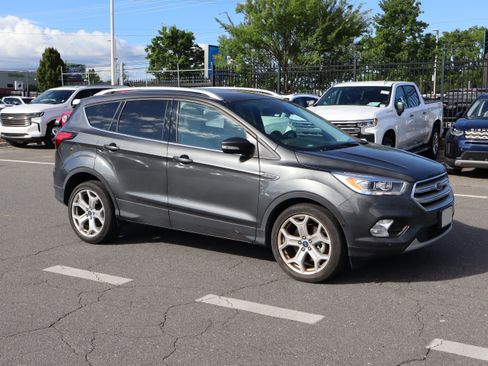 Used 2019 Ford Escape Titanium FWD image 15