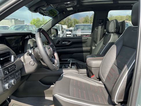 Used 2025 GMC Yukon XL AT4 Ultimate AWD/4WD image 10