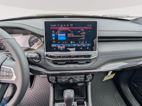 New 2025 Jeep Compass Latitude w/ Sun & Sound Group AWD/4WD image 13