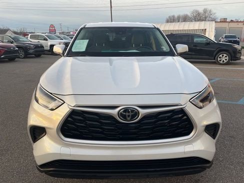 Certified 2023 Toyota Highlander L image 2