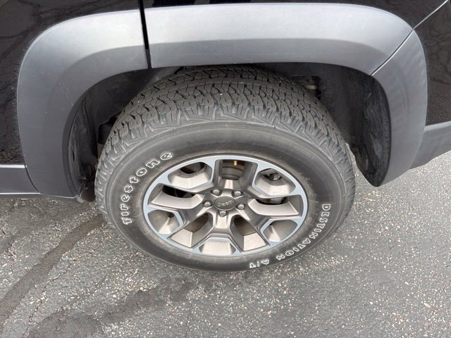 Used 2021 Jeep Cherokee Trailhawk AWD/4WD image 24