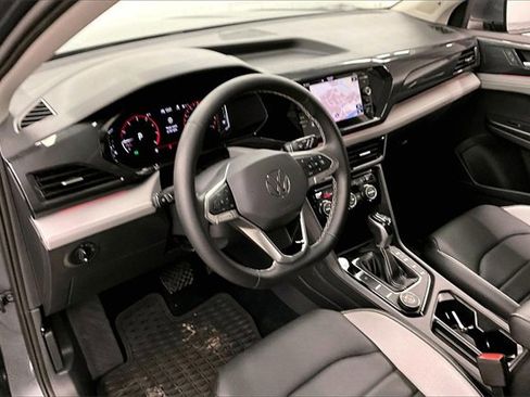 Used 2022 Volkswagen Taos SEL image 12