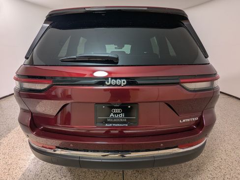 Used 2025 Jeep Grand Cherokee Limited w/ Trailer Tow Package RWD image 6