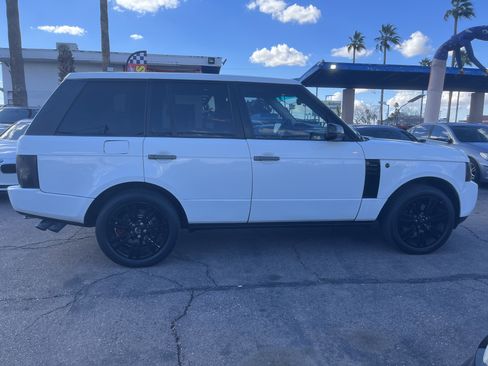 Used 2011 Land Rover Range Rover HSE LUX image 2