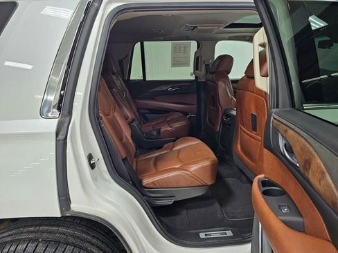 Used 2019 Cadillac Escalade Luxury AWD/4WD image 20