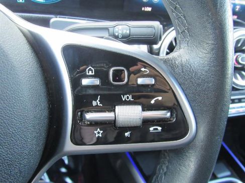 Used 2022 Mercedes-Benz GLB 250 w/ Premium Package Lite image 38