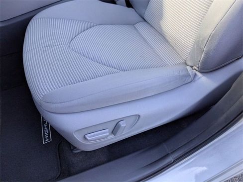 Used 2023 Toyota Highlander LE image 26