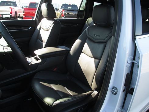 Used 2024 Cadillac XT6 Premium Luxury w/ Technology Package image 20